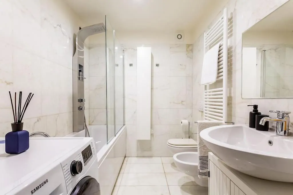 Apartment The Boutique Houses - Downtown - Close To Bocconi University Milan Italy